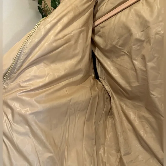 Women’s size: LARGE Beige Coach short down puffer coat( ONLY WORN ONCE!) - Picture 14 of 16